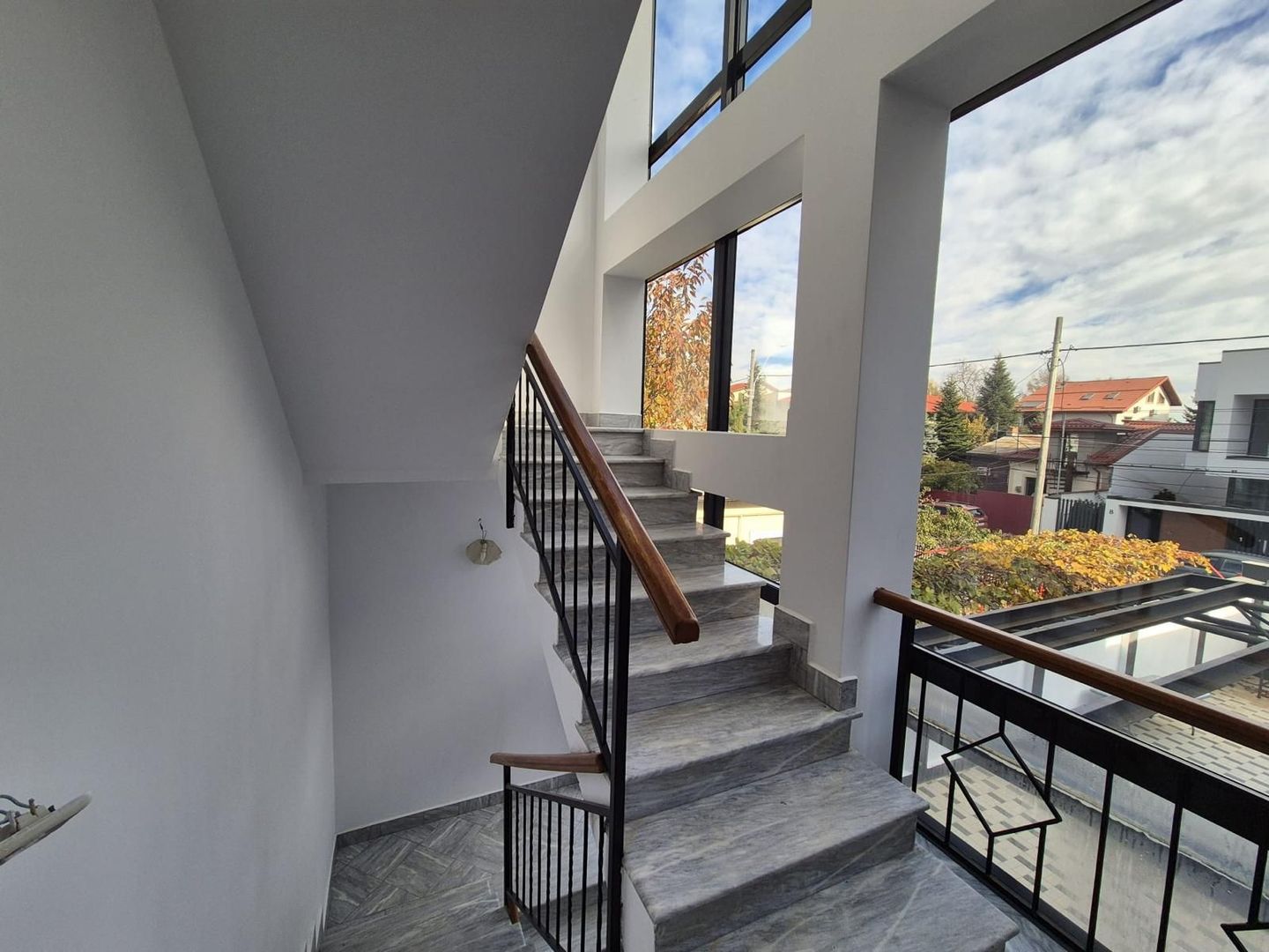 Oportunitate investitie - Vila renovata cu chiras in zona Bucurestii Noi - Poză 10