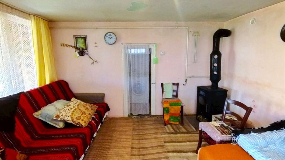 Casa traditionala+ domeniu de 2.900 mp,livada, anexe:refugiu apreciabil Craiesti - Poză 3