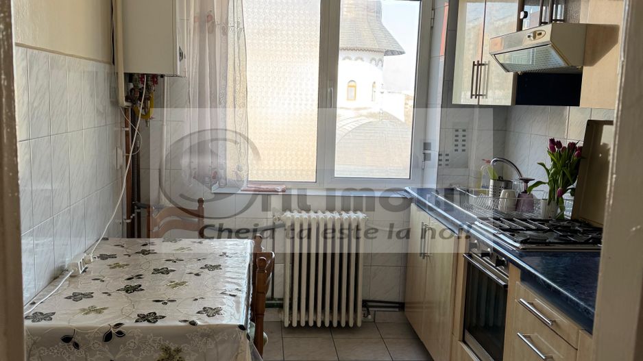 Apartament 3 camere decomandat mobilat Podul Ros 110000 euro - Poză 3