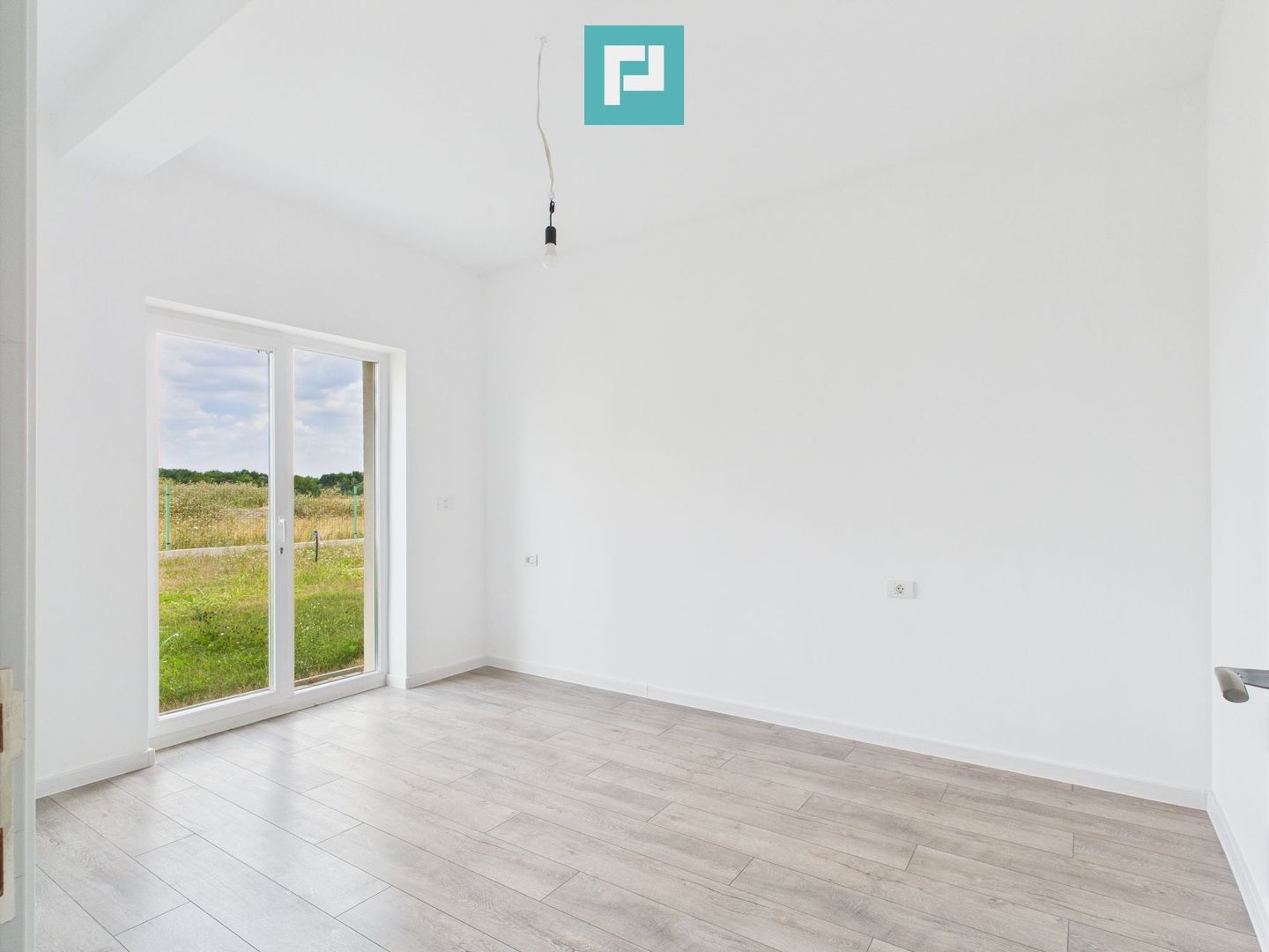 Apartament 3 camere | Grădină 70 mp | Torontalului - Poză 2