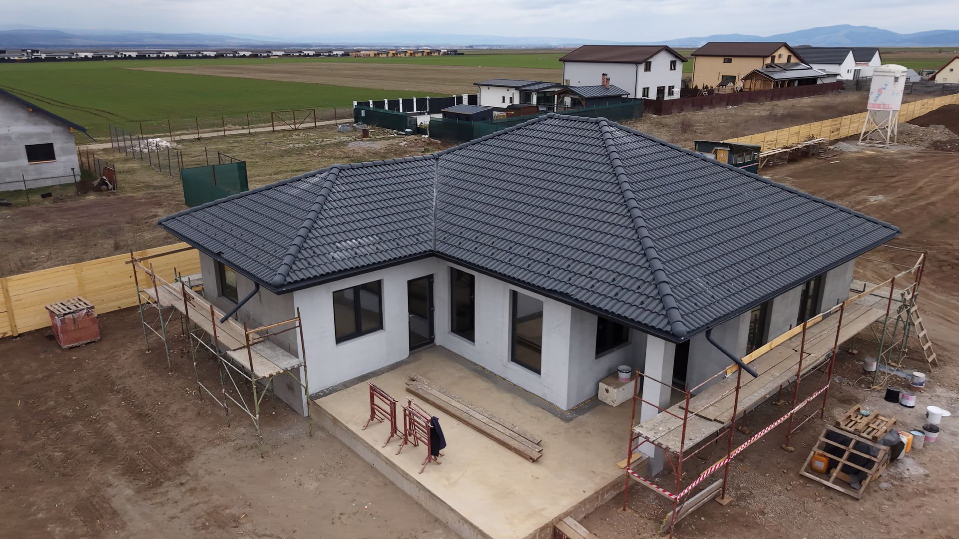 Casă pe parter de vânzare în cartierul Izvor - Poză 4