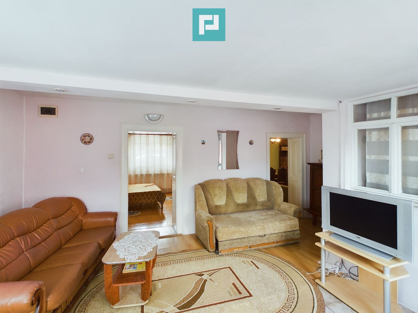 Casă cu 7 camere și 2 băi in Grădiște - Poză 8