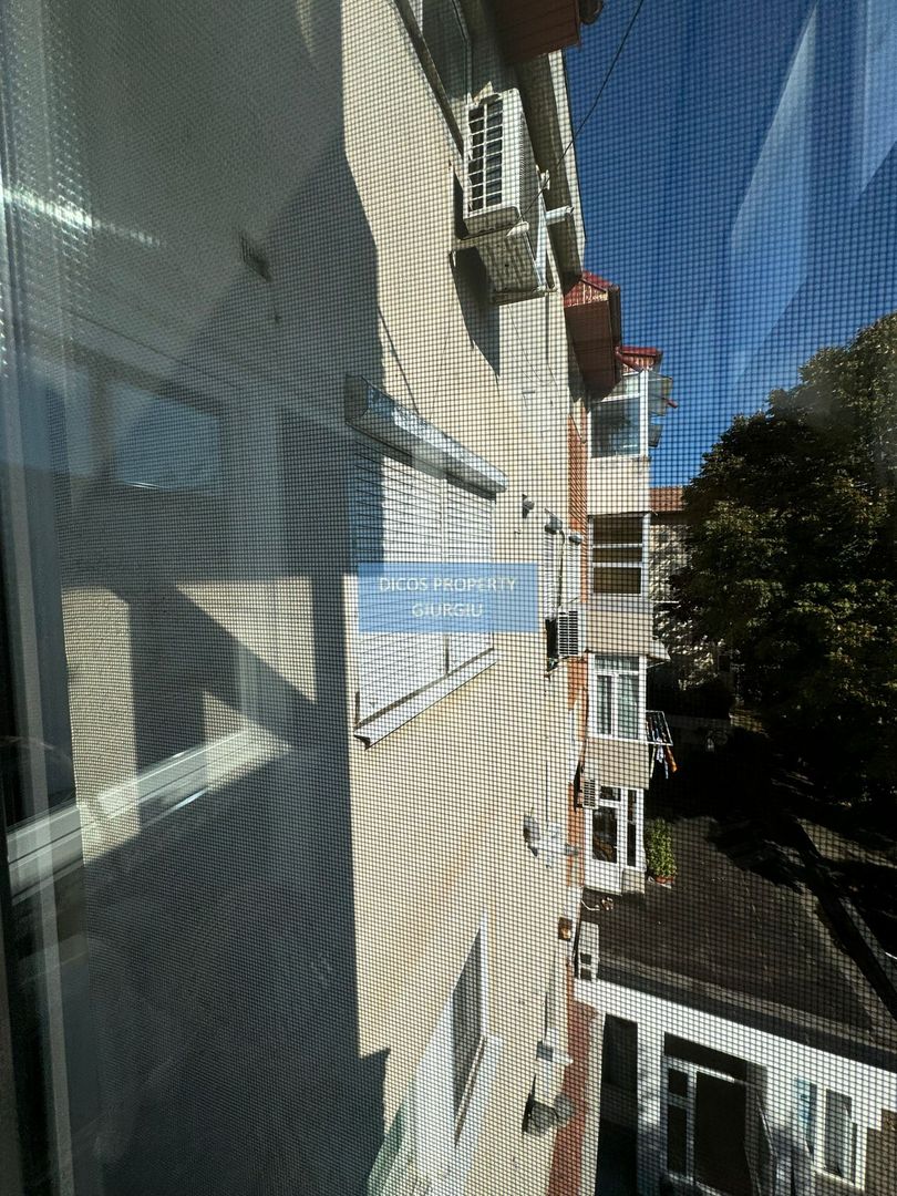 De vanzare apartament 3 camere - Poză 15