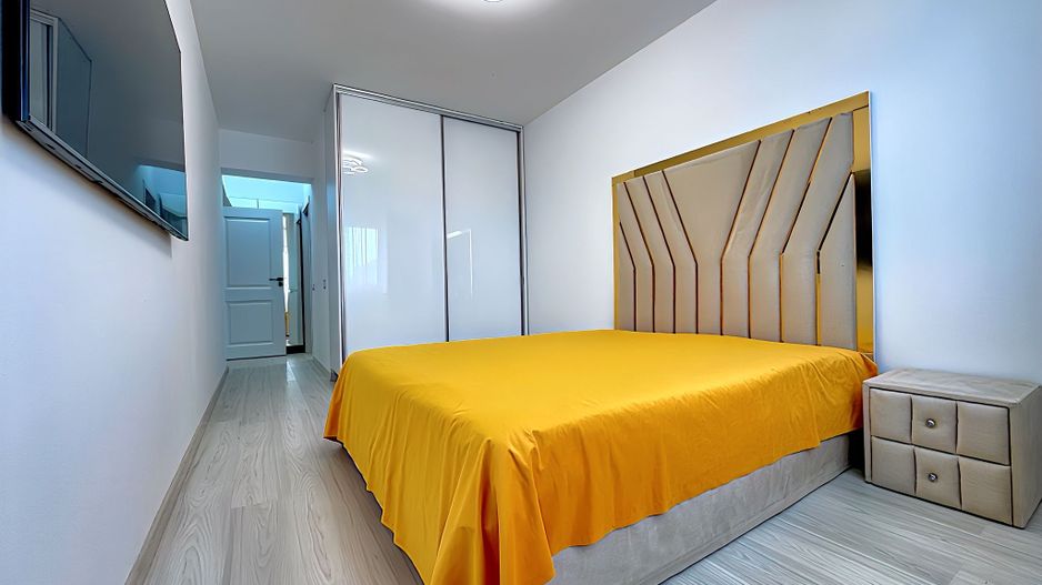 3 camere decomandat bucatarie inchisa 79mp Grand Arena parcare inclusa - Poză 1