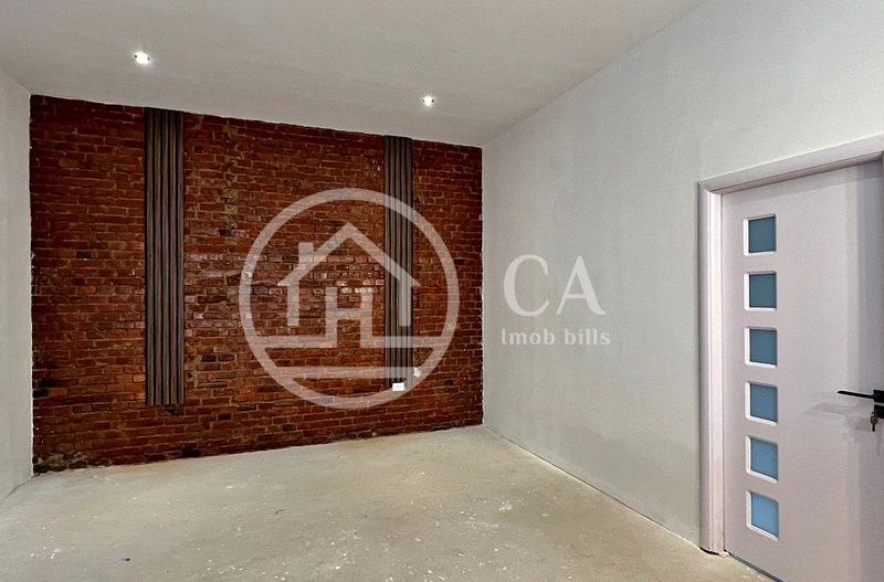 Apartament 3 camere de vânzare la curte comuna în zona Ultracentrală - Poză 4