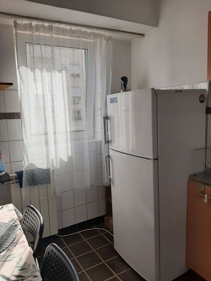 GARSONIERA NATIUNILE UNITE - BUCATARIE INCHISA, MOBILAT/ UTILAT MODERN - Poză 5