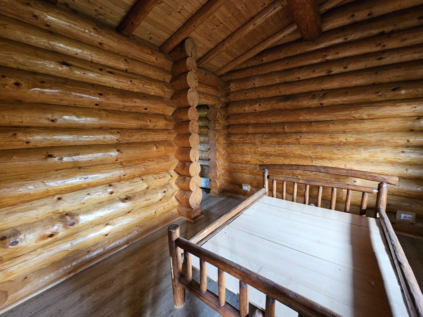 Casă din bârne, construcție 2012, Cotmeana,  DN 7, Pitesti - Valcea - Poză 4