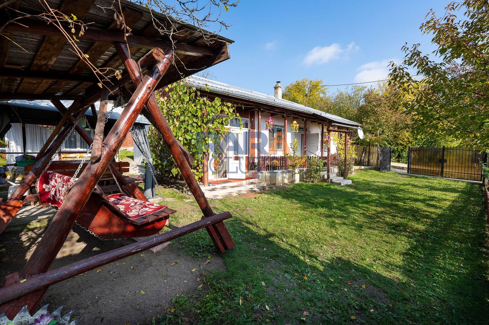 Căsuță frumoasa la țară cu toate condițiile necesare - Poză 2