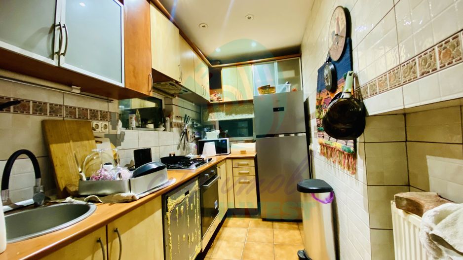 Casa cu 3 camere si curte - Poză 9