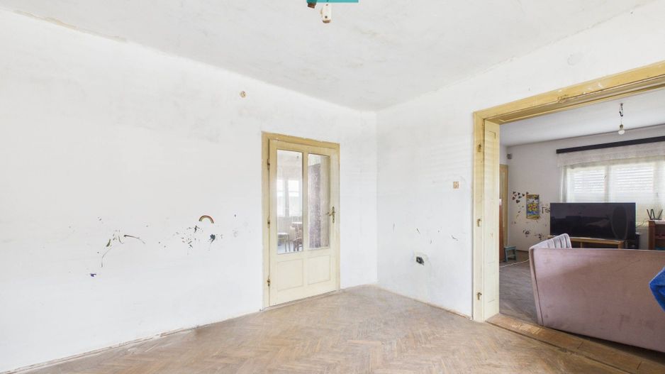 Casă cu teren de 1800 mp, în Buteni, Arad - Poză 10