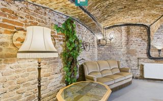 Eleganță subterană - pivniță exclusivistă Arad - Poză 2