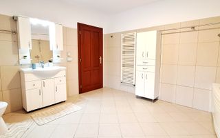Oferim spre inchiriere, casa deosebi cu 4 camere,2 garaje,zona Soarelui-Braytim - Poză 18