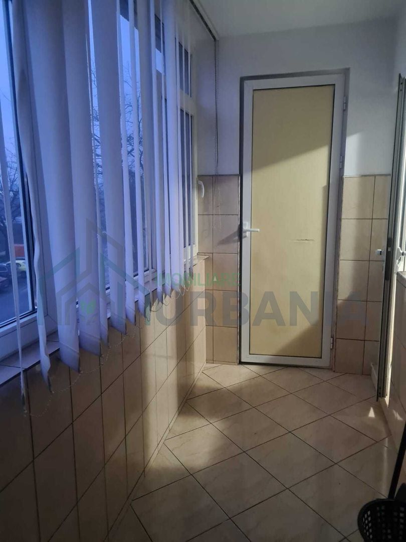 inchiriez apartament 3 camere, decomandat, 70mp, zona Nicolina 2 - Poză 7
