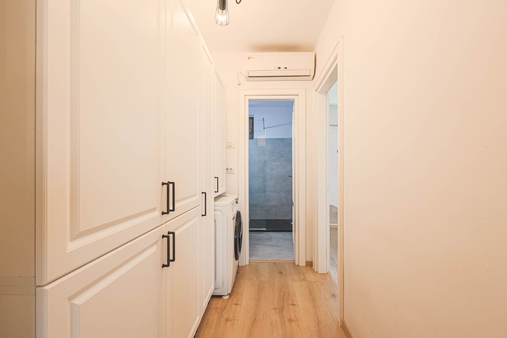 REZERVAT! 95.000 € – lux, liniște și natură, B-dul Revoluției–Podgoria - Poză 8