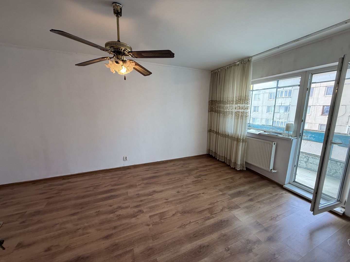 Apartament 2 camere 53,5 mp etaj 6 strada Moinesti- drumul taberei - Poză 4