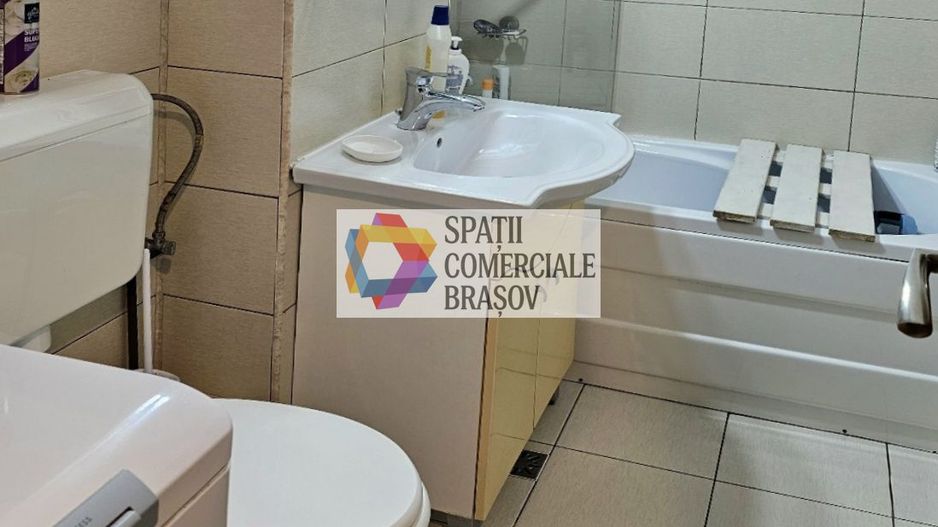 Apartament cu patru camere, zona Tractorul 81 mp - Poză 8