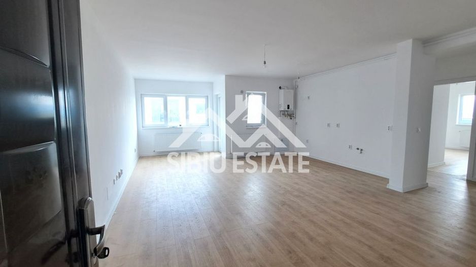 Apartament Sibiu 4 camere, 2 bai NOU lift si parcare - Poză 2