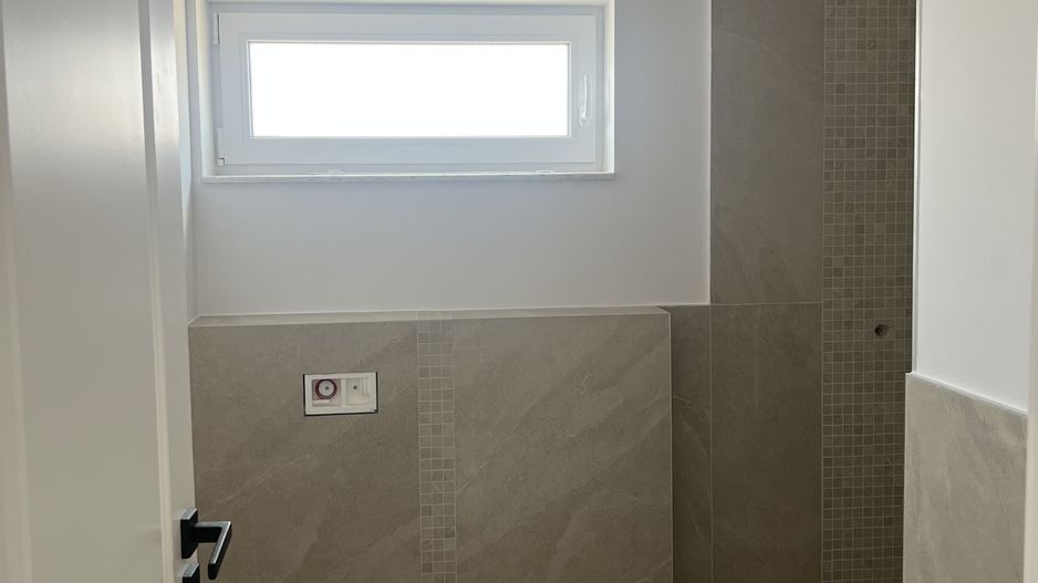 Jumătate de duplex premium, 120 mp utili, teren 256 mp, garaj și 3 dor - Poză 12