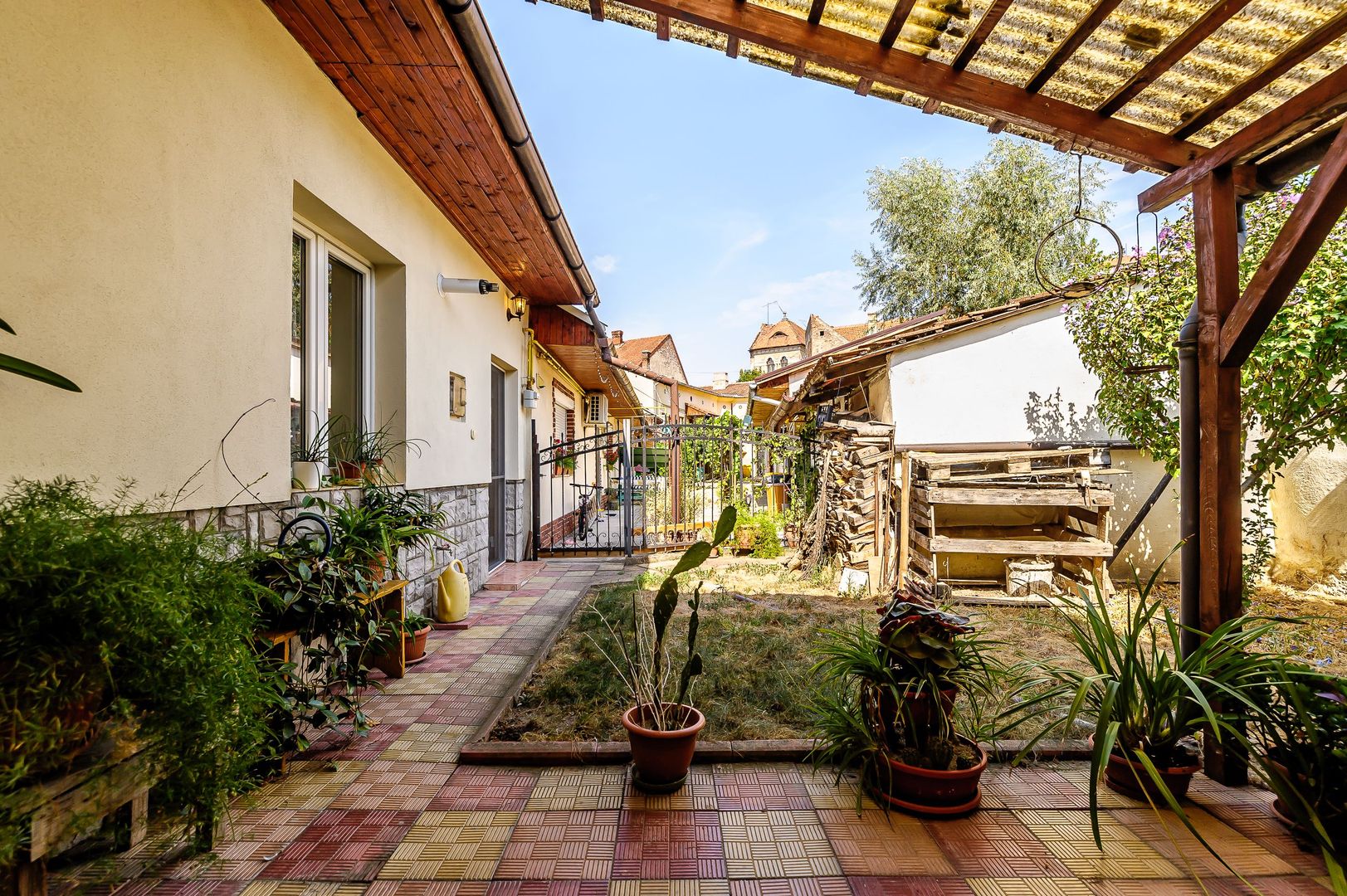 De închiriat apartament cu o cameră și curte interioară - Poză 9