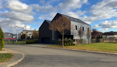 Casa moderna de inchiriat cu 4 camere in cartier Terra Floresti!