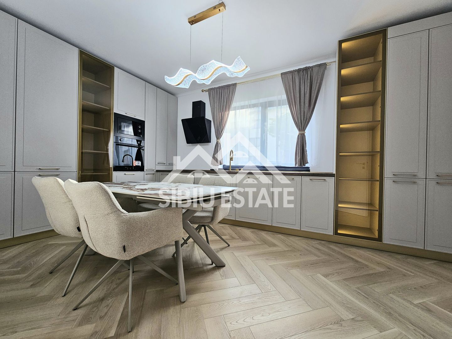Casa prima chirie NOU  4 camere, 3 bai - Poză 1