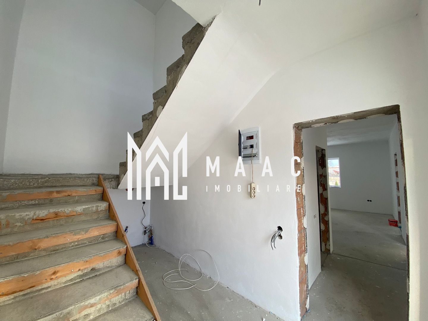 Casa Duplex | 5 Camere | Curte | Cisnadie | - Poză 2