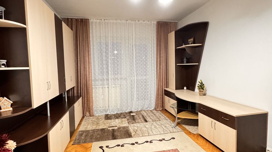 Apartament 3 camere decomandate – zona Decebal, Oradea - Poză 1