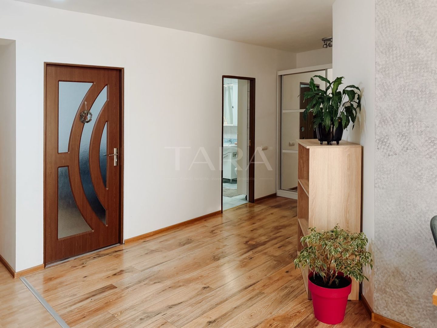 Apartament modern 2 camere + birou, parcare inclusă, Floresti - Poză 4