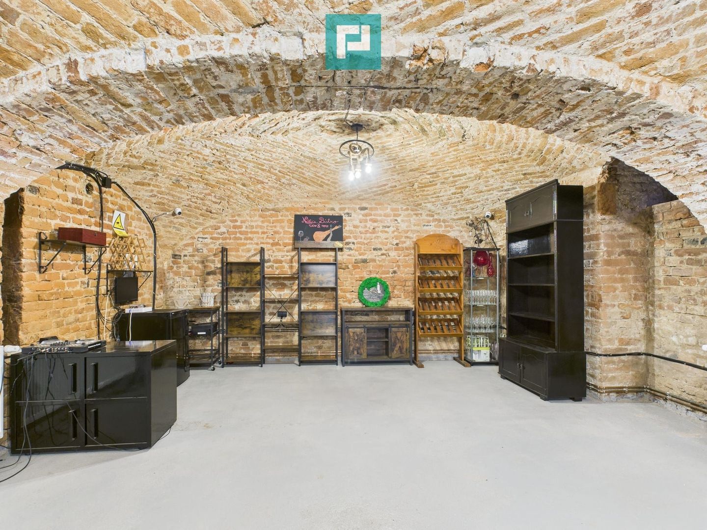 Eleganță subterană - pivniță exclusivistă Arad - Poză 17