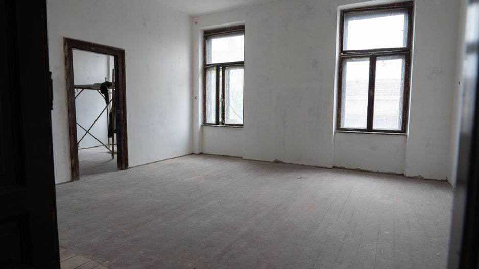 De vanzare Cladire bloc Istoric Central Arad D+P+E+M curte proprie - Poză 17