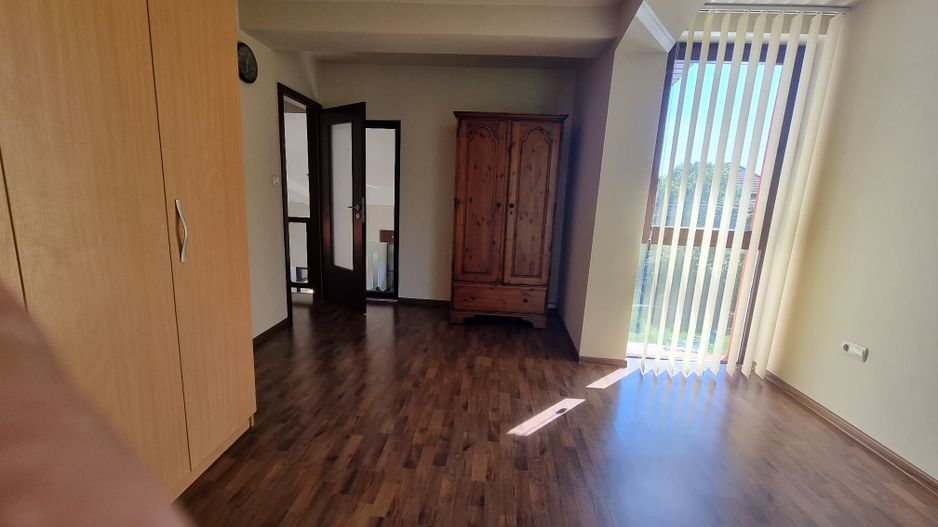 Vilă cu 4 camere de închiriat în zona Braytim cu piscina - Poză 15