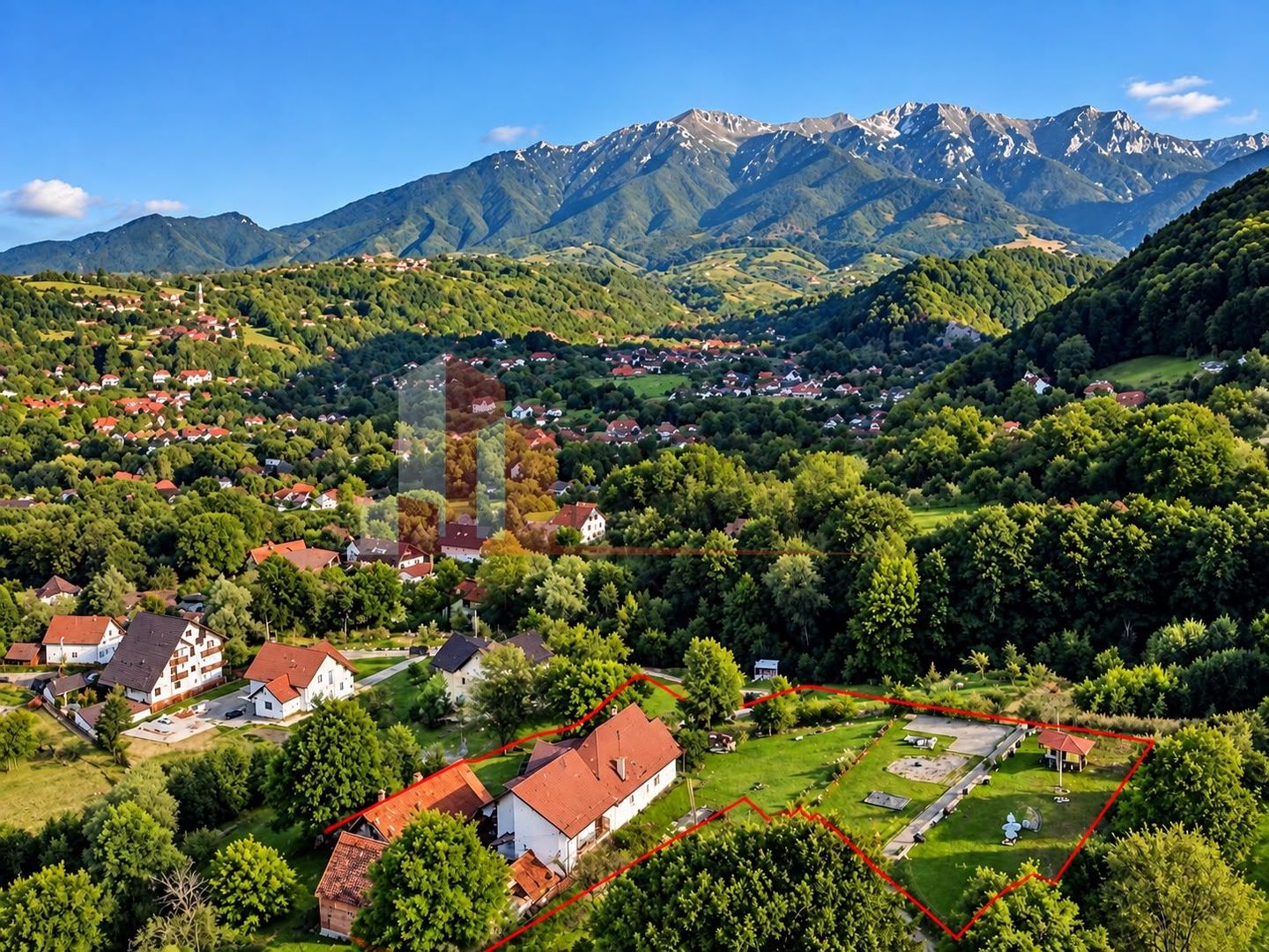 Teren 7.444 mp + casă tradițională în Predeluț–Bran - Poză 2