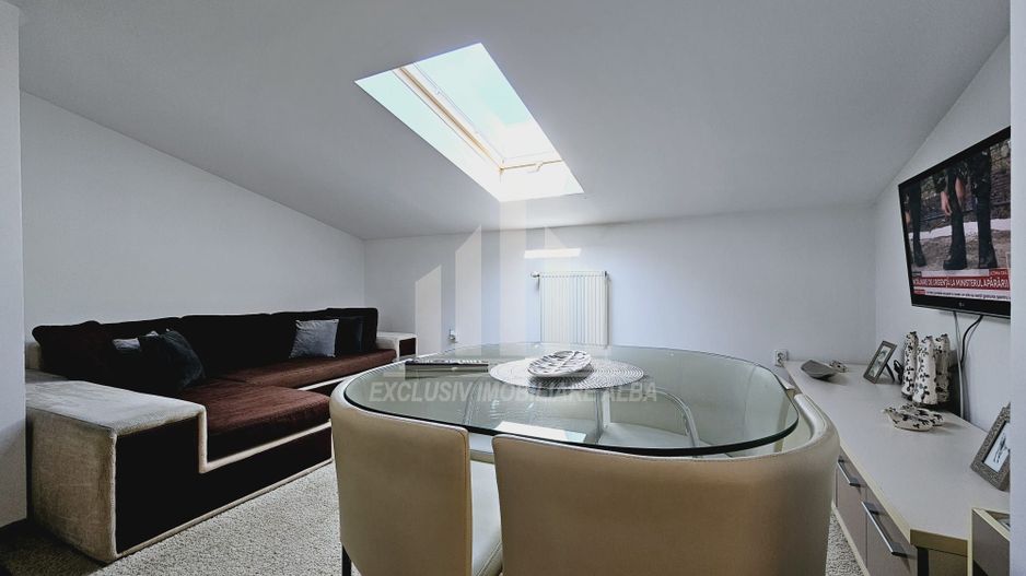 Apartament cu 3 camere decomandate, Cetate - Poză 3