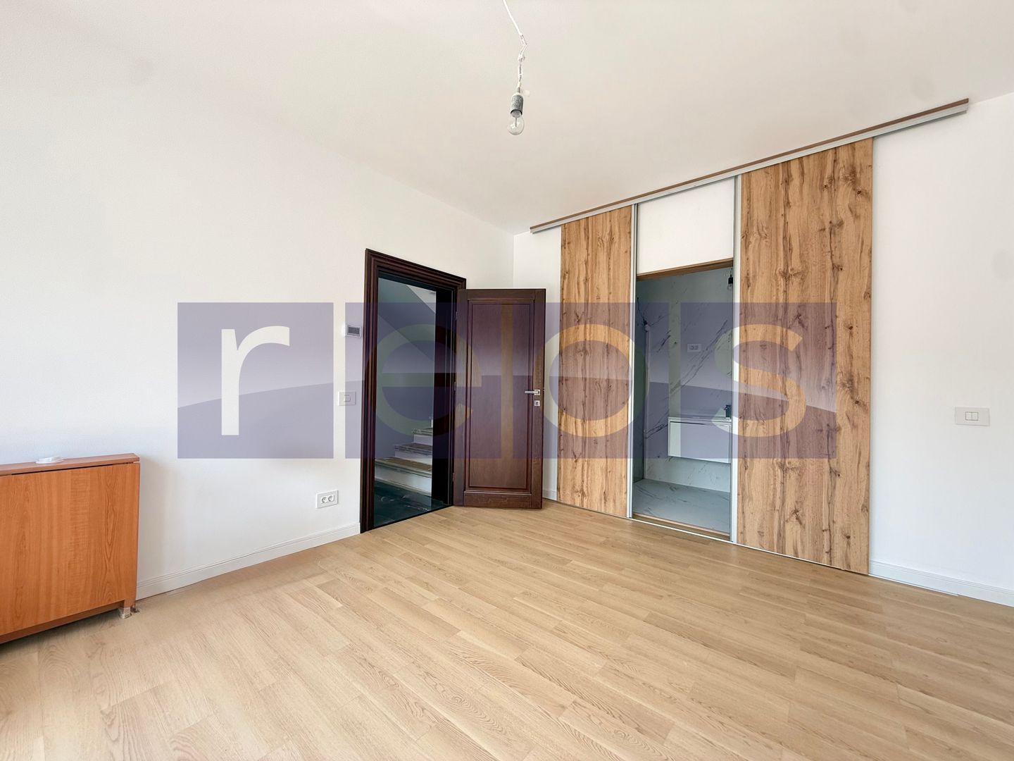 VÂNZARE VILĂ | ZONA OZANA | 5 CAMERE | ÎNCĂLZIRE ÎN PARDOSEALĂ - Poză 4