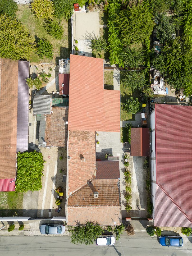 Casă cu 7 camere și 2 băi in Grădiște - Poză 3