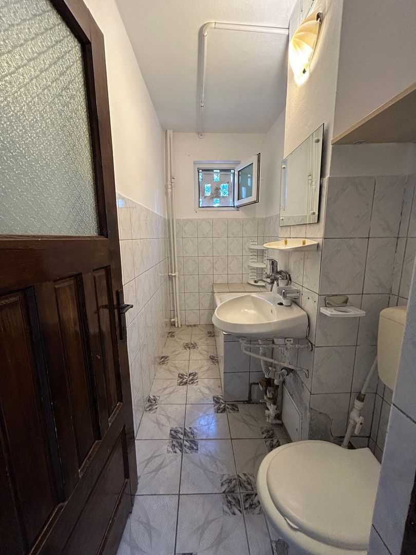 Apartament cu 3 camere și boxă în zona Complex KM5 - Poză 11