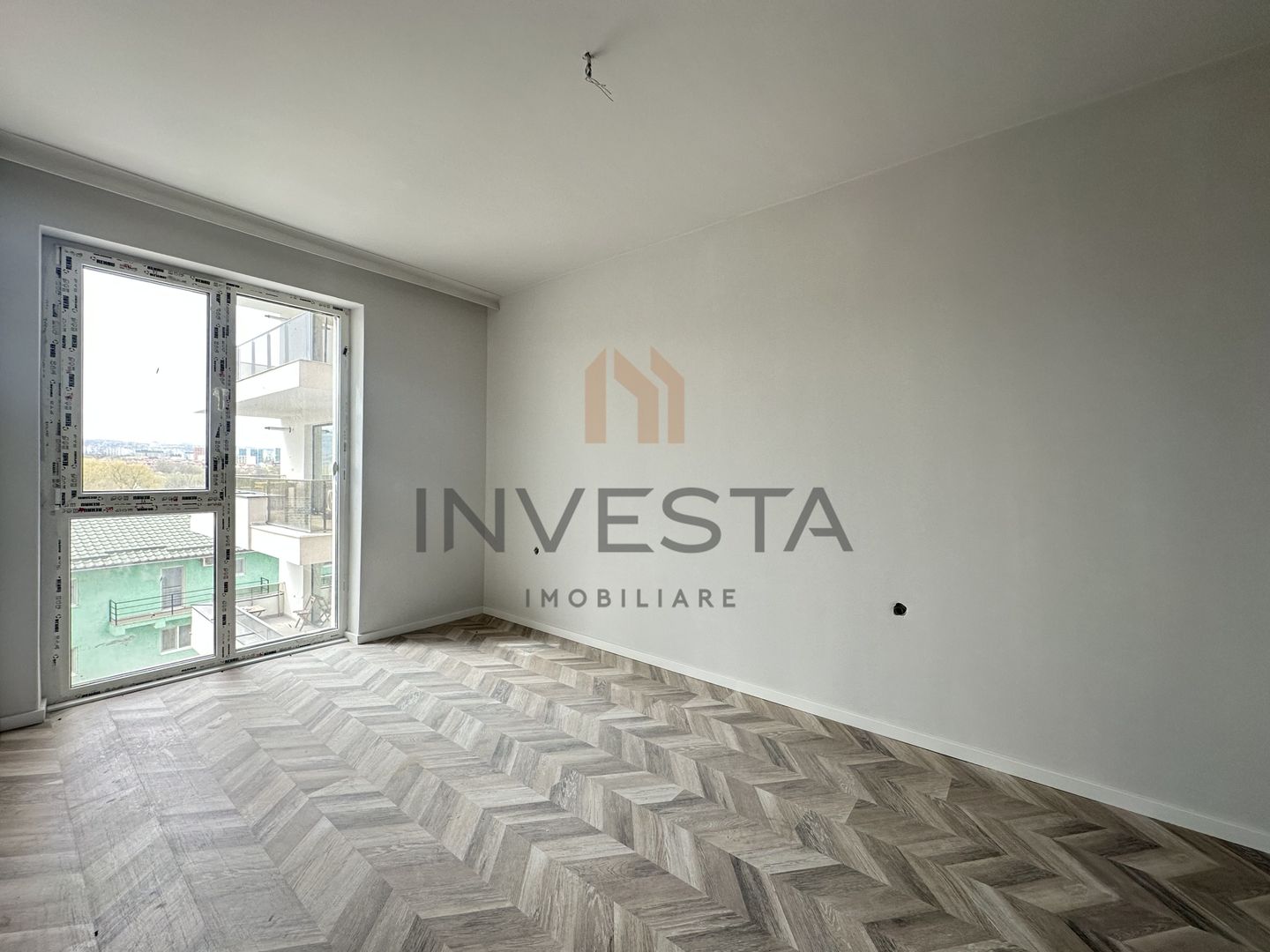 Intre Lacuri/Finisaje premium - Poză 1