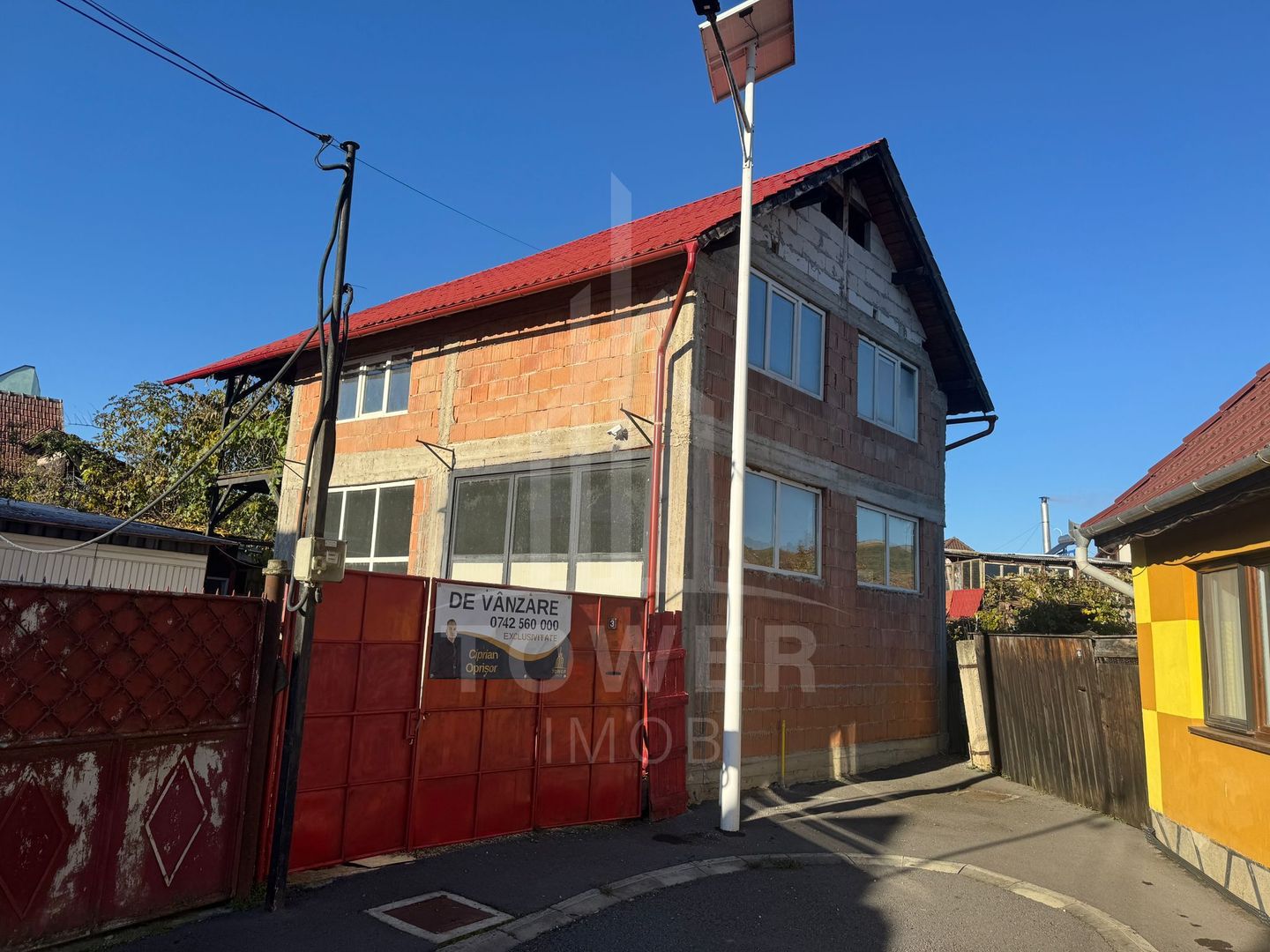 Două case la roșu în curte – Zona turistică Ocna Sibiului - Poză 1