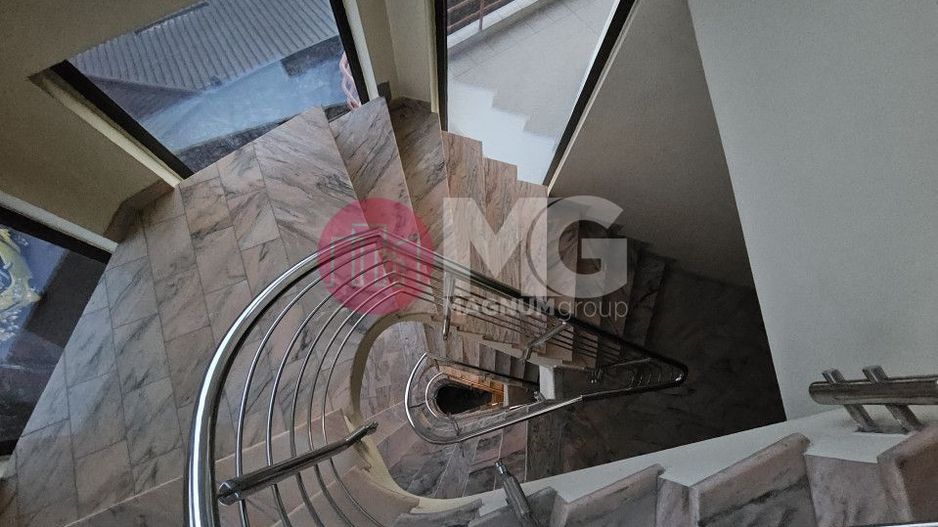 Casă Impresionantă de Vânzare Vitan ideal pentru Locuință sau Business - Poză 13