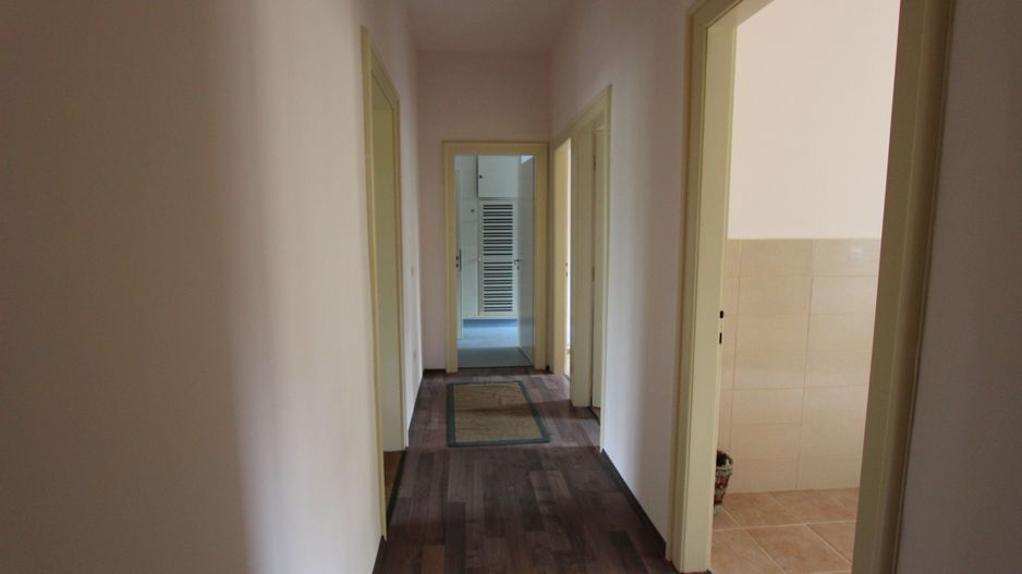 Apartament spatios 3 camere,zona medicina cu garaj si boxa - Poză 12