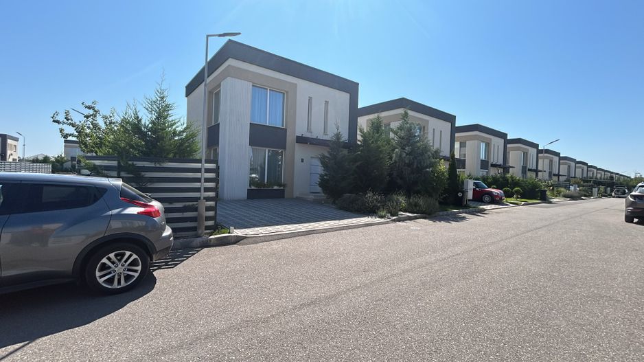 Casă / Vilă cu 4 camere de vânzare Prestige Residence - Corbeanca - Poză 2
