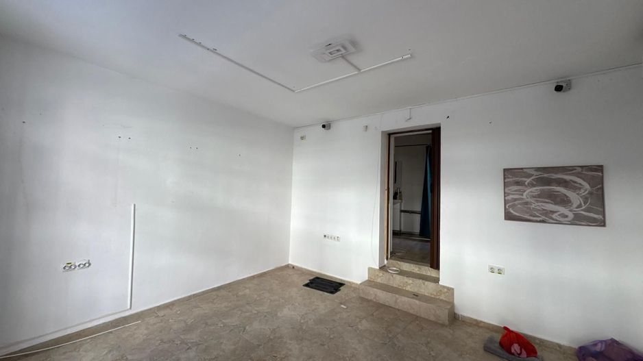 Spațiu comercial de închiriat în zona istorică cu vad pietonal - Poză 4