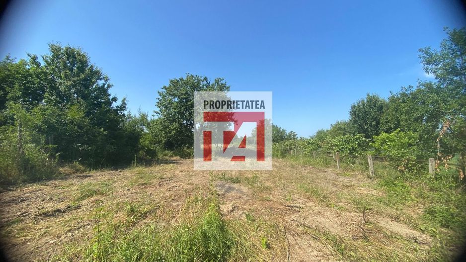 Casa si teren de vanzare 23 ari in Arduzel - Poză 1