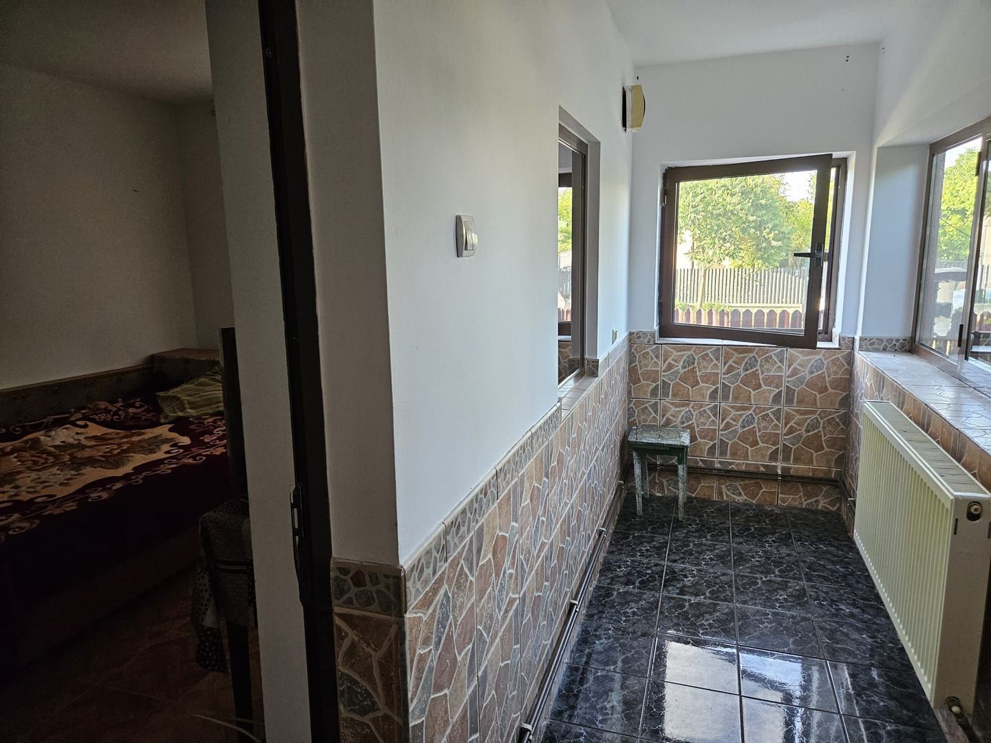 Casă de vânzare în Golești – locație excelentă lângă muzeu - Poză 8