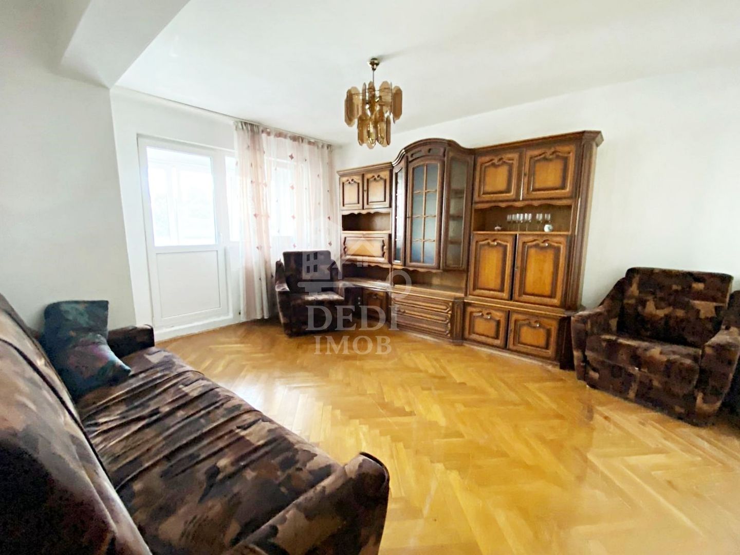 Apartament cu 3 camere de vanzare zona Bulevardul Dacia, Oradea - Poză 1