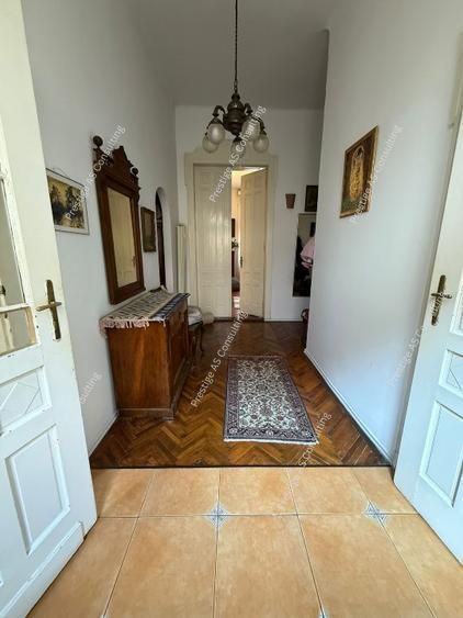 Apartament deosebit in Palat istoric 110 mp+ Balcon deschis- Piata Sf. Gheorghe - Poză 4