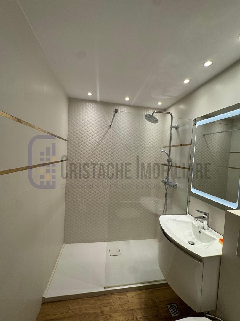 Apartament 2 camere, renovat si amenajat modern, metrou P-ța Unirii la 10 min. - Poză 15