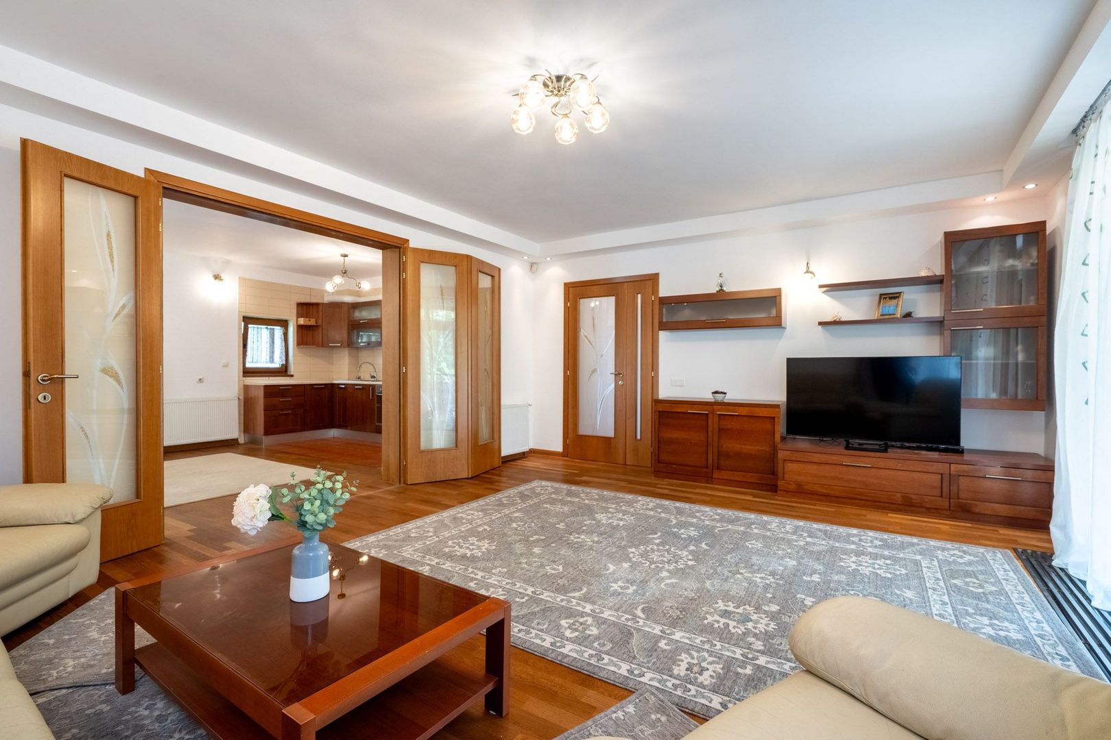 COMISION 0% - Baneasa/ Dobrogeanu Gherea-Garlei casa P+1+M 6 camere curte 550mp - Poză 3