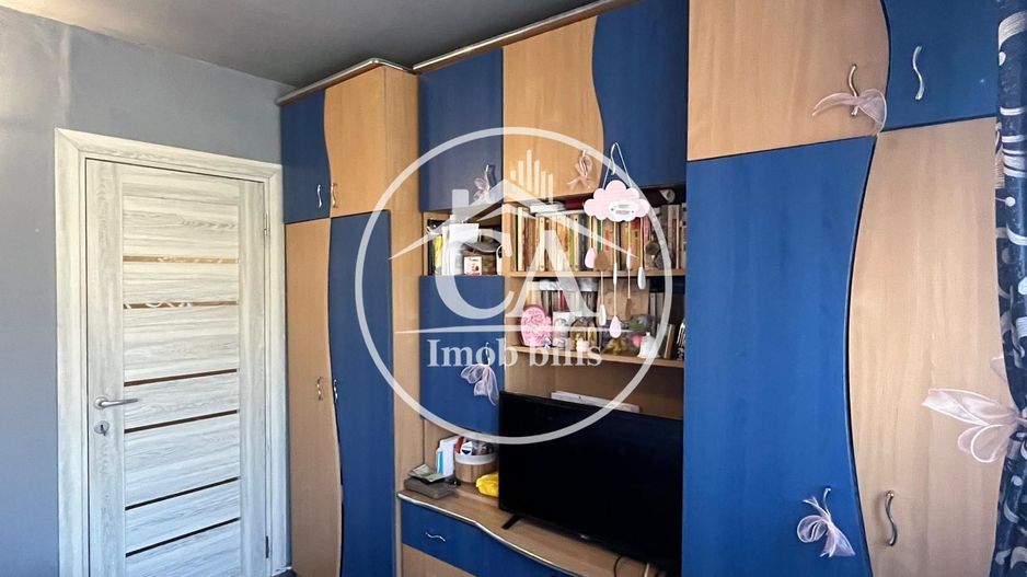 Apartament cu 3 camere de vânzare în zona Rogerius, Oradea - Poză 2