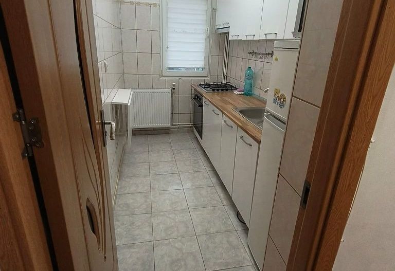 Garsonieră de închiriat lângă metrou Favorit – confort, acces rapid și - Poză 3